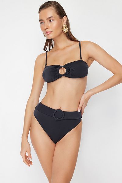 Trendyol Collection Ψηλόμεσο ψηλό πόδι κανονικό μπικίνι με αξεσουάρ μαύρης ζώνης TBESS24BA00029