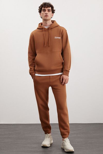 GRIMELANGE Weiche, elastische, schmale Herren-Jogginghose von Bernon mit drei Taschen aus Bio-Baumwolle in Hellbraun