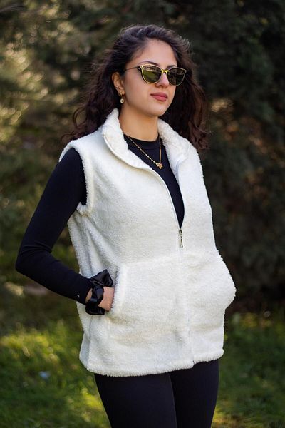 Azıcık Akıllı Women's Ecru White Stand Collar Thick Plush Zippered Vest 24KYLKK215