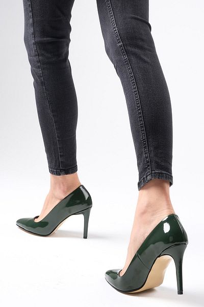 Mio Gusto Grundlegende grüne Lackleder-Damenschuhe mit Stiletto-Absatz
