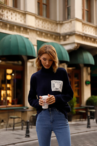 Threeco سترة تريكو فضفاضة بتفاصيل جيب من الدانتيل