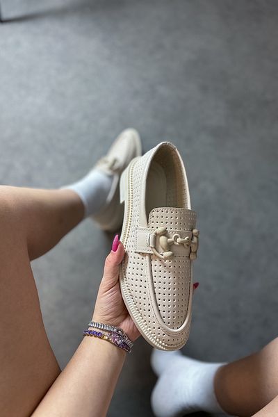 SHOEBELLAS Дамски мокасини Charles Beige от кожа с катарама от дупка