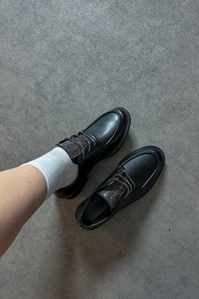 SHOEBELLAS Galina Sıyah Cılt Taş Detaylı Kadın Loafer Ayakkabı