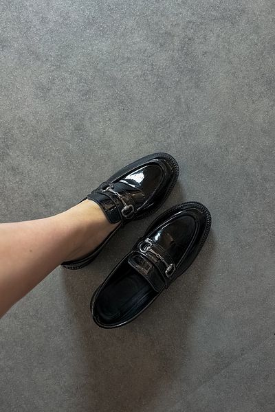SHOEBELLAS Дамски мокасини с катарама от лачена кожа Forza в черно