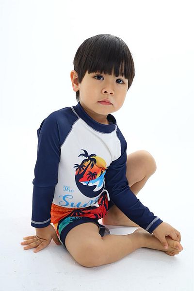 My Kids Wear Costum de baie cu model cu caracter de protecție solară și pantaloni scurți de mare