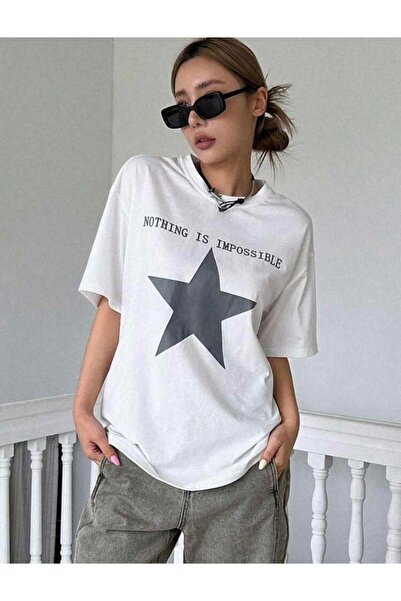 Gothicas تيشيرت أبيض للجنسين بنجمة "لا شيء مستحيل" مقاس كبير للجنسين