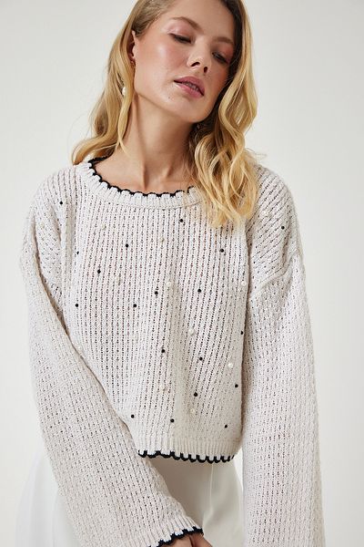 Happiness İstanbul Cremefarbener, durchbrochener Saison-Strickpullover für Damen mit Perlen MC00256