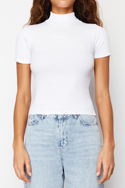 Trendyol Collection Bluză albă, cu guler înalt, cu nervuri, tricotată elastică TWOSS21BZ0780