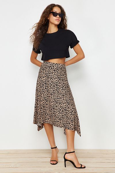 Trendyol Collection Flexibler Midi-Strickrock mit Leopardenmuster - Volant, asymmetrisch TWOAW20ET0440