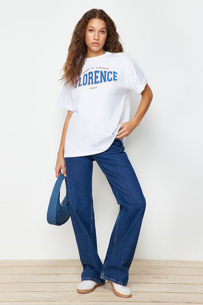Trendyol Collection Λευκό 100% βαμβακερό λαιμόκοψη με στάμπα μεγάλου μεγέθους/φαρδιά πλεκτό μπλουζάκι TWOSS22TS0994