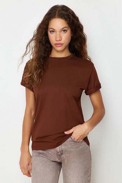 Trendyol Collection Übergroßes braunes Strick-T-Shirt mit Rundhalsausschnitt – 100 % Baumwolle TWOSS20TS0134