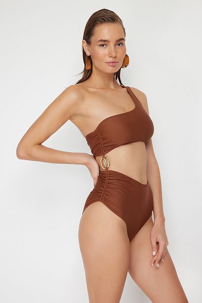 Trendyol Collection Brauner Hipster-Badeanzug mit Single-Shoulder-Accessoire TBESS24MA00015