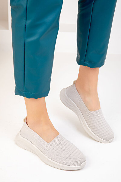 SOHO Bézs színű női tornacipő 18761