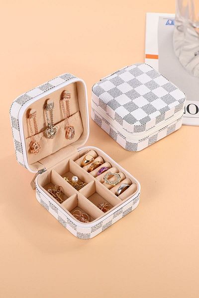 Chavin White Checkerboard Pattern Leather Travel Ring Earrings Necklace Jewelry Box st1-66by