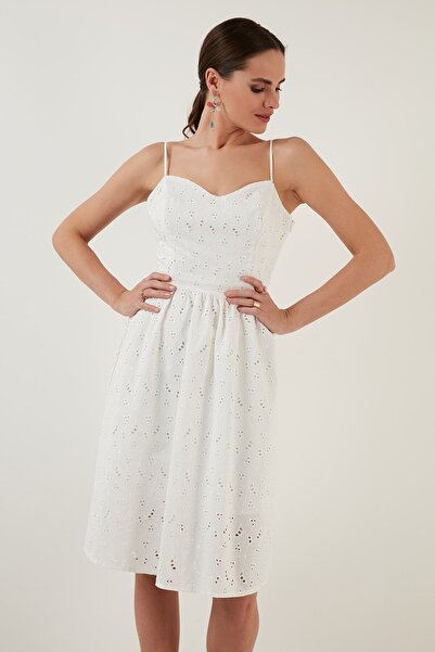 Lela Kalp Yaka Pamuk Karışımlı Askılı Nakış Detaylı Midi Elbise Elbise 648zpn3035