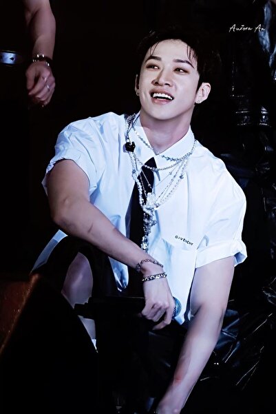 512 STORE Stray Kids Bang Chan 30x42 Cervevesiz Duvar Poster