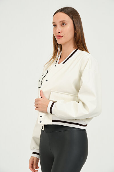 Black Level Жіноча куртка-бомбер, повністю шкіряна, на застібках-кнопках, шкіряна куртка з принтом, вишивка, оверсайз, коледж, біла