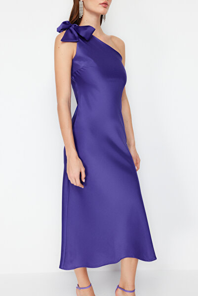 Trendyol Collection Rochie de seară elegantă din satin - Detaliat cu mâneci violet TPRSS24EL00092