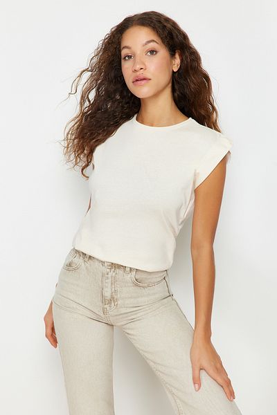 Trendyol Collection Beiges Basic-Radsport-T-Shirt aus 100 % Watte TWOSS20TS0021