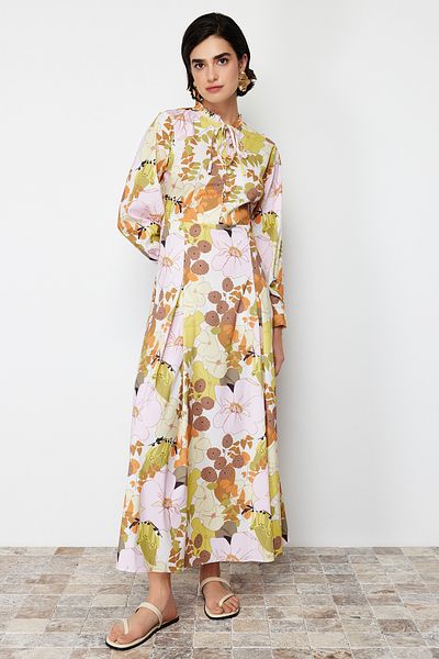 Trendyol Modest Żółta bawełniana tkana sukienka w kwiaty z rozkloszowaną spódnicą TCTSS24EB00148