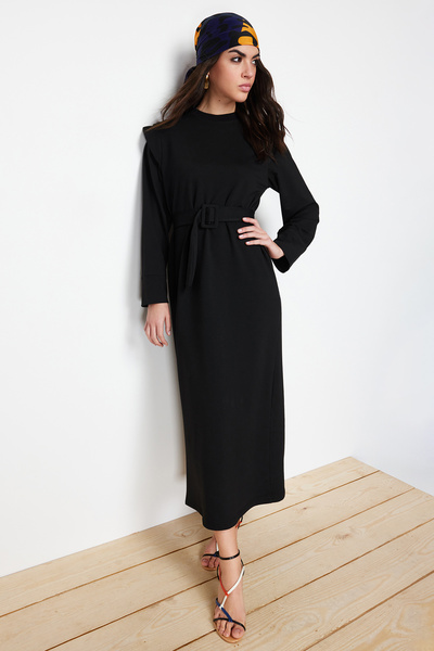 Trendyol Modest Černé páskové pletené šaty s detailem na ramenou TCTSS24EB00120