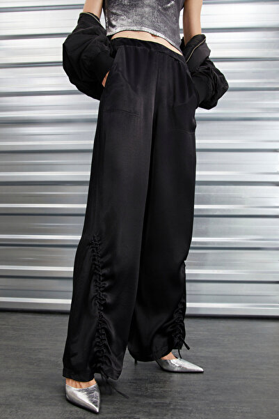 GRIMELANGE Patsy Kadın Paçası Bağlama Detaylı Geniş Paça Saten Görünümlü Siyah Pantolon