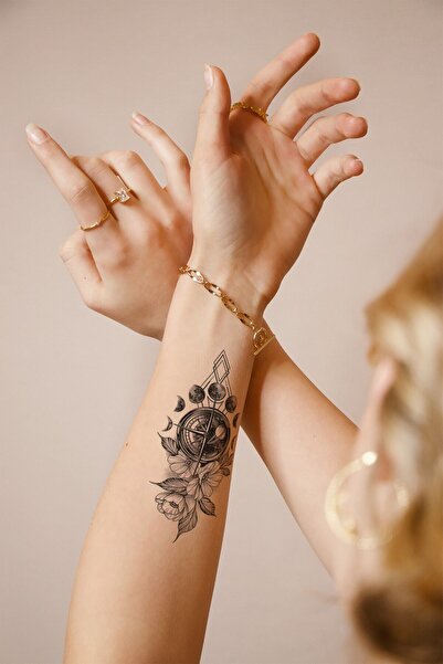 BP Tattoo Venüs Gerçek Dövme Görünümlü Gezegen Ve Çiçek Dövmesi