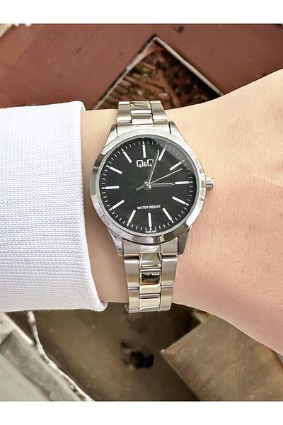 Q&Q Women's Metal Cord Wristwatch