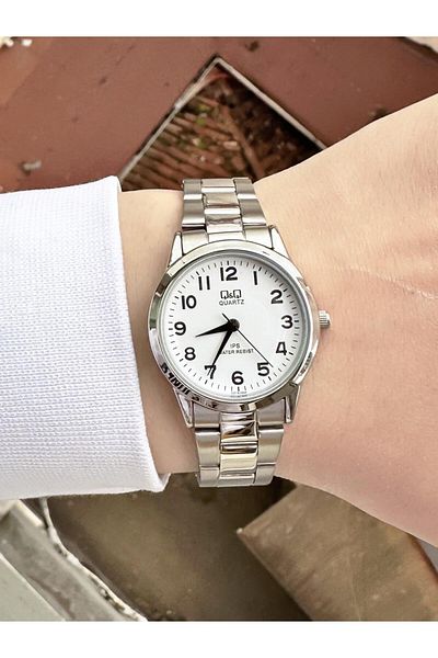 Q&Q Women's Metal Cord Wristwatch