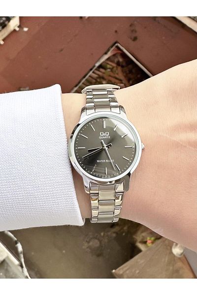 Q&Q Women's Metal Cord Wristwatch
