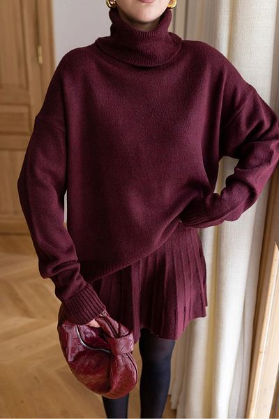 Laluvia Burgunderrotes Strickset mit Faltenrock und Halspullover