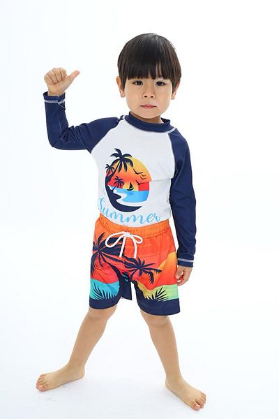 My Kids Wear Costum de baie cu model cu caracter de protecție solară și pantaloni scurți de mare