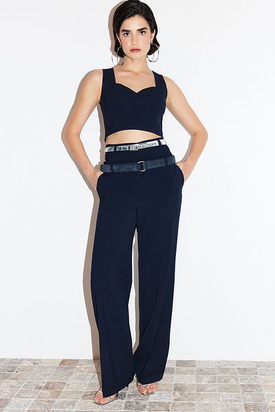 Trendyol Collection Sötétkék egyenes/egyenes szabású Polyviscon derék részletes szőtt nadrág TWOSS24PL00078