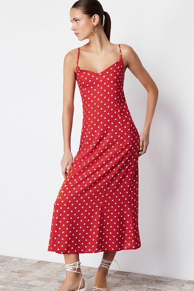 Trendyol Collection Piros pöttyös, vágott hátú nyakkendő részletes Midi szőtt ruha TWOSS24EL00490