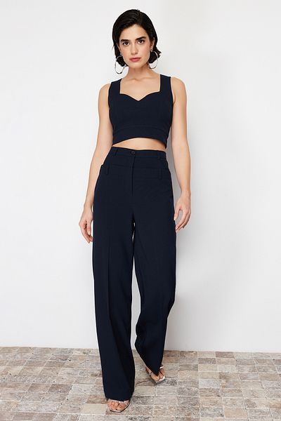 Trendyol Collection Sötétkék egyenes/egyenes szabású Polyviscon derék részletes szőtt nadrág TWOSS24PL00078
