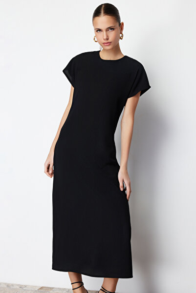 Trendyol Collection Černé tkané midi šaty rovného střihu s krátkým rukávem TWOSS24EL00455