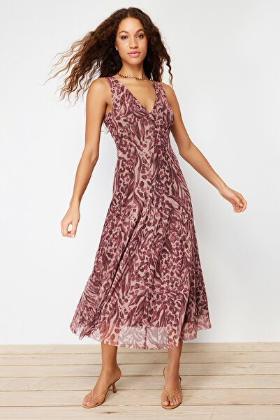 Trendyol Collection Μίντι ελαστικό πλεκτό φόρεμα με λαιμόκοψη με V λαιμόκοψη - Animal/Leopard Print Καφέ σε γραμμή Α TWOSS24EL00384
