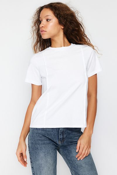 Trendyol Collection Tricou alb tricotat obișnuit cu nervuri cu decolteu triplu TWOSS24TS00050