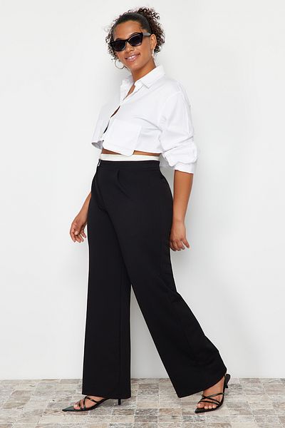 Trendyol Curve Schwarze Hose mit weitem Bein und hoher Taille und Popeline-Detail in Übergröße – TBBSS24AR00000