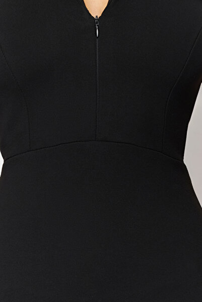 Trendyol Collection Černé pruhované bodycone/Body Hugging Polo límec Mini Pletené tužkové šaty TWOSS24EL00112