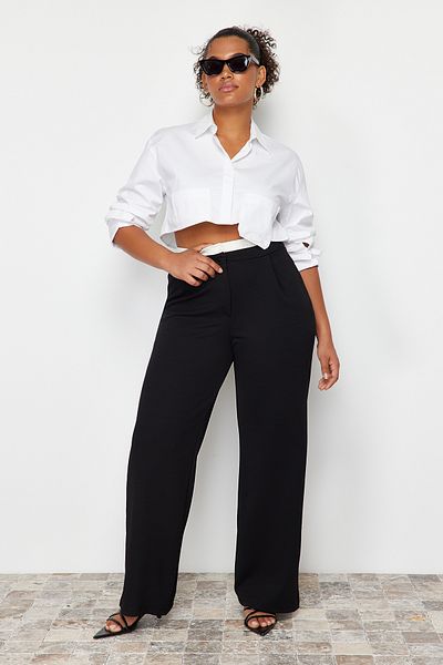 Trendyol Curve Schwarze Hose mit weitem Bein und hoher Taille und Popeline-Detail in Übergröße – TBBSS24AR00000