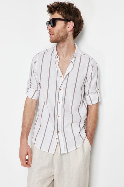 Trendyol Collection Khakifarbenes, gestreiftes Slim Fit-Hemd – Knopfkragen, Schulterklappen – TMNSS21GO1095