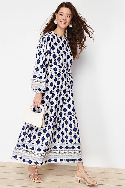 Trendyol Modest Marineblaues, gewebtes Kleid in Leinenoptik mit ethnischem Muster TCTSS24EB00062