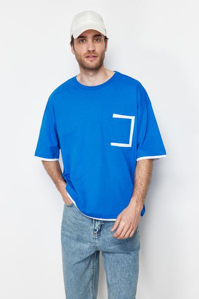 Kolekcia Trendyol Oversize modré bavlnené tričko s blokovaným vreckom - TMNSS22TS0527