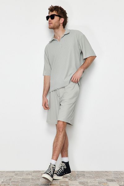 Trendyol Collection Limitierte Auflage - Strukturierte, weit geschnittene Ottoman-Shorts mit Schmucksteinen TMNSS24SR00037