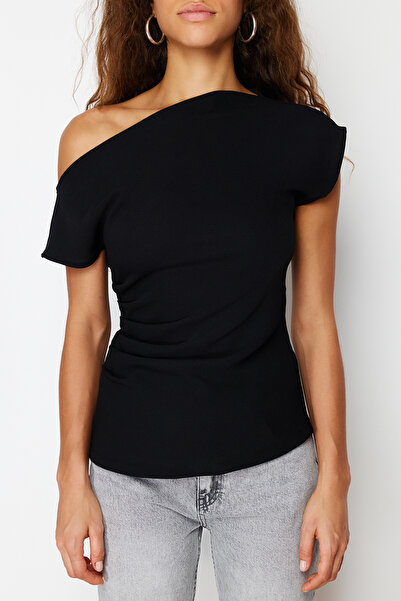 Trendyol Collection Черна вталена тъкана блуза с лодка деколте TWOSS24BZ00353