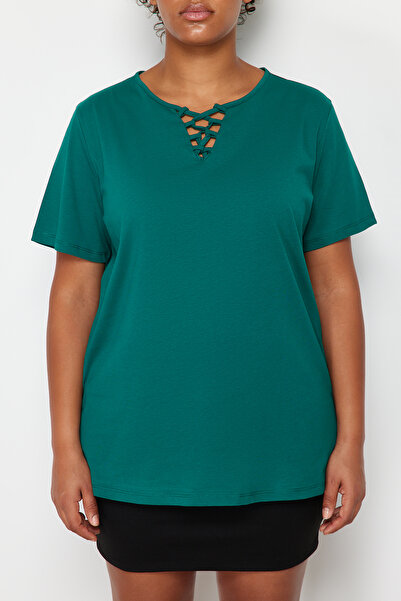 Trendyol Curve Koszulka Boyfriend Fit Green Collar Detail 100% bawełny Plus Size T-shirt - Tbbss22Ts1027