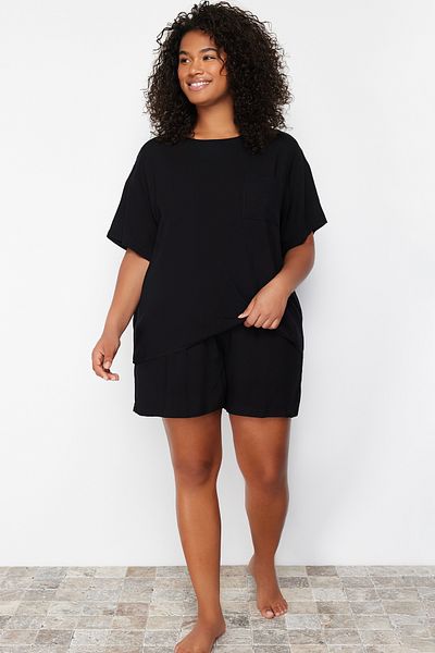 Trendyol Curve Schwarzes gewebtes Pyjama-Set mit Rundhalsausschnitt TBSSS24AI00005