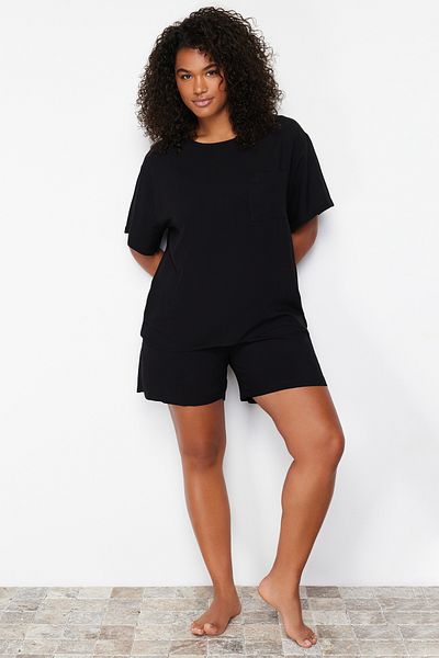Trendyol Curve Schwarzes gewebtes Pyjama-Set mit Rundhalsausschnitt TBSSS24AI00005