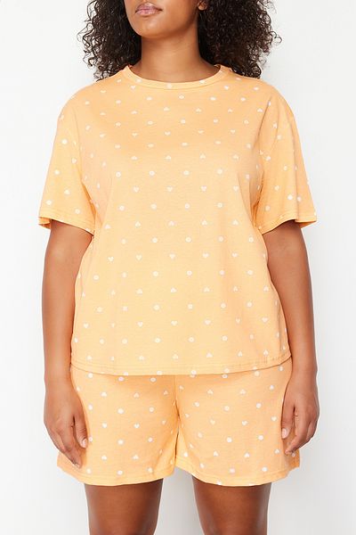Trendyol Curve Orangefarbenes Pyjama-Set aus Strick mit Herzmuster TBBSS24AI00025
